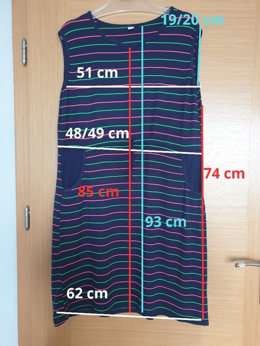 Sprzedam damską sukienkę w paski z kieszeniami