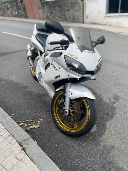 Vendo Yamaha R6 1999 São João da Serra • OLX.pt