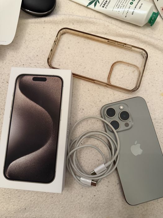 Iphone 15 pro . Tytan naturalny