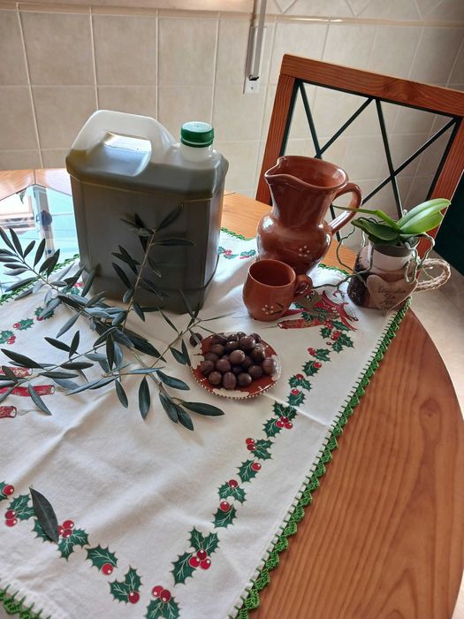 Particular vende azeite novo isento de curas.