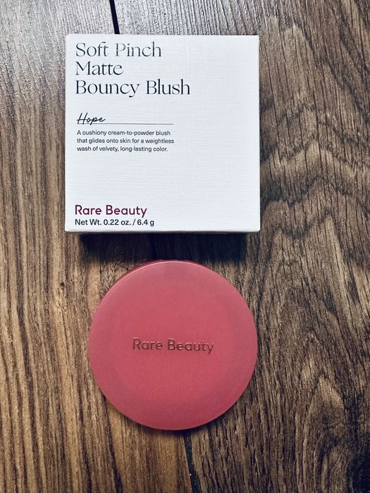 Róż do policzków - Rare Beauty