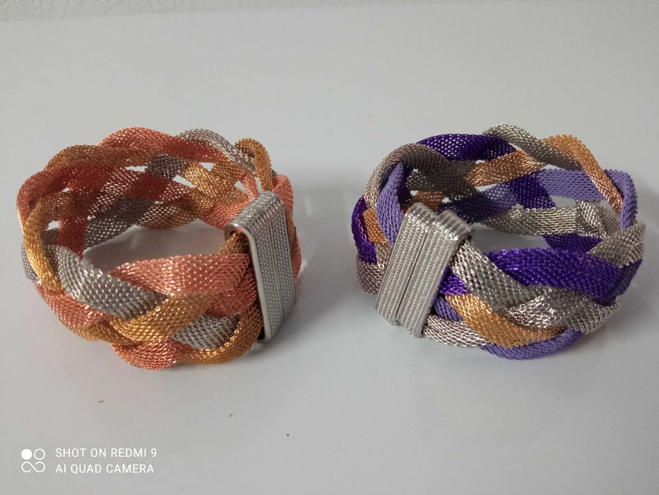 Muito elegantes pulseiras entrançadas, tons metalizados - fecho íman