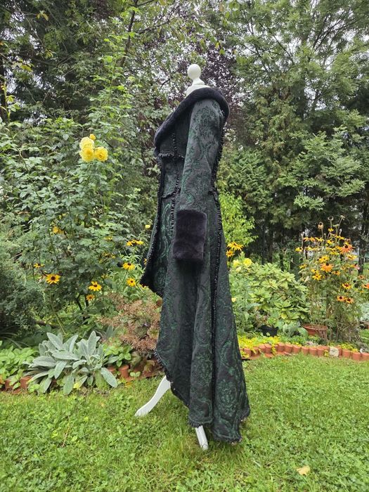 Gotycki płaszcz bawełniany z zielonymi wzorami romantic goth