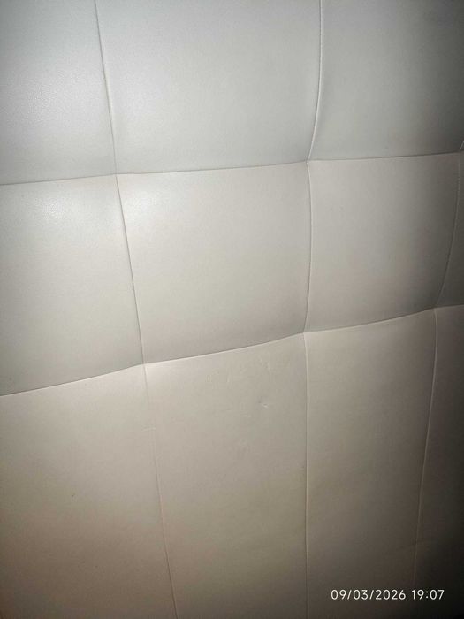 Cabeceira de cama em pele sintética