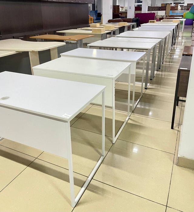 офісні меблі столи крісла тумби