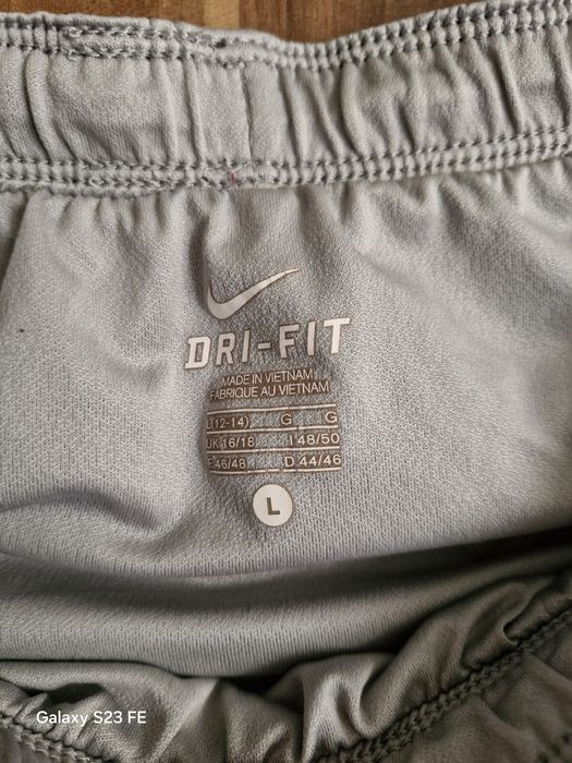 Spodenki krotkie damskie Nike rozmiar L stan idealny