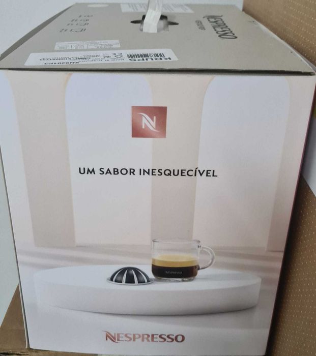 Máquina de Café Nespresso Vertuo POP Verde Agua (nova, a estrear)