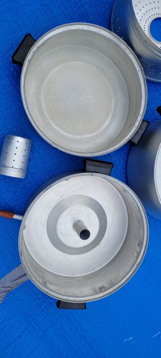 Stary garnek aluminiowy do soków