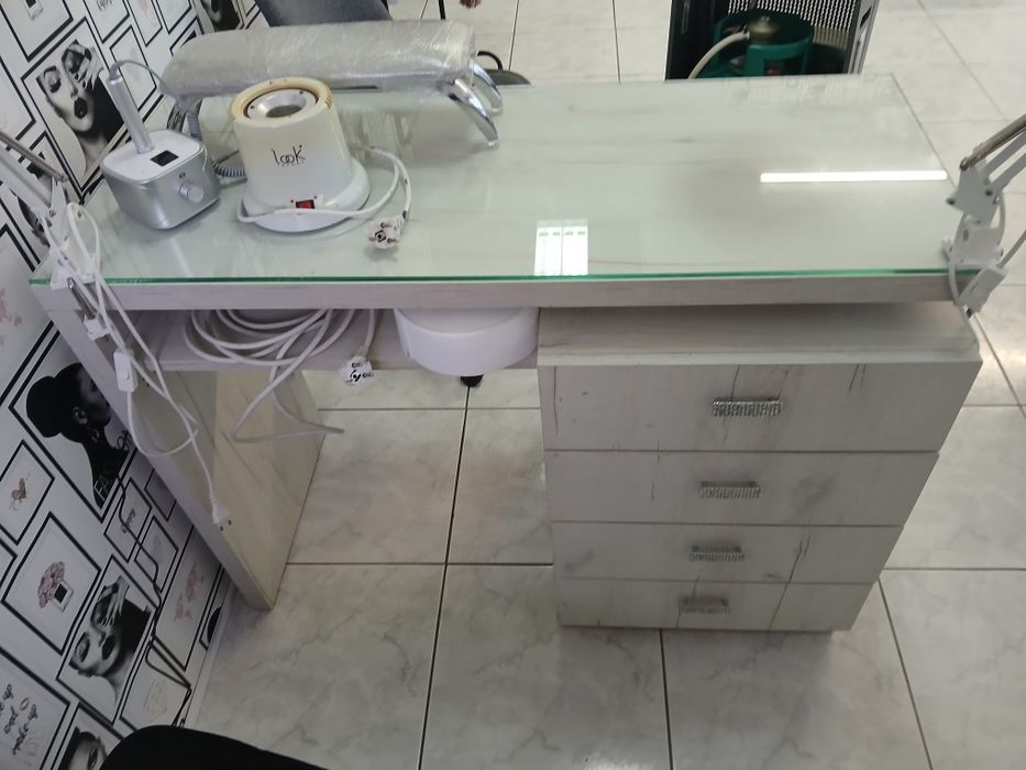 Mesa manicure como nova