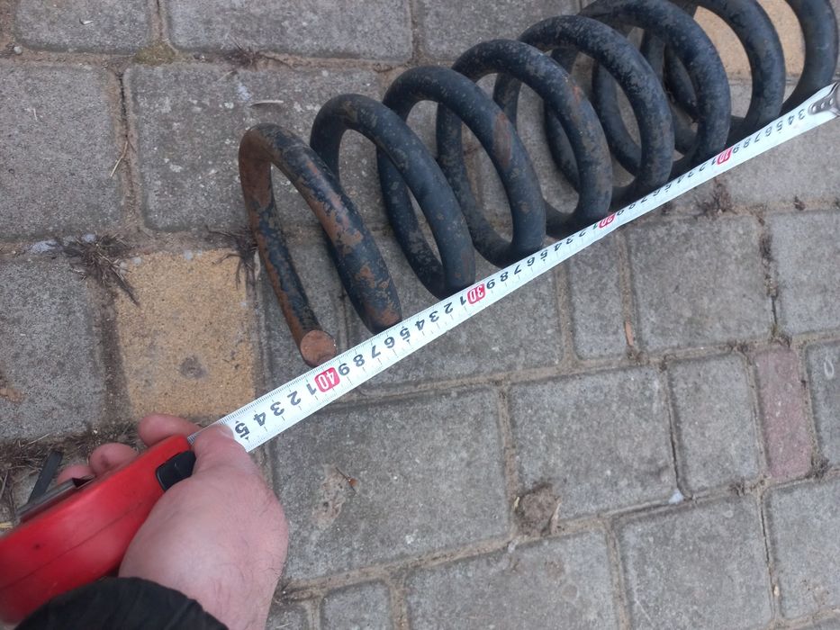 Пружина передняя