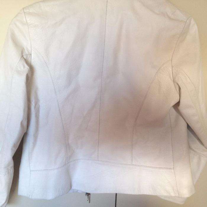 Casaco de cabedal branco de senhora