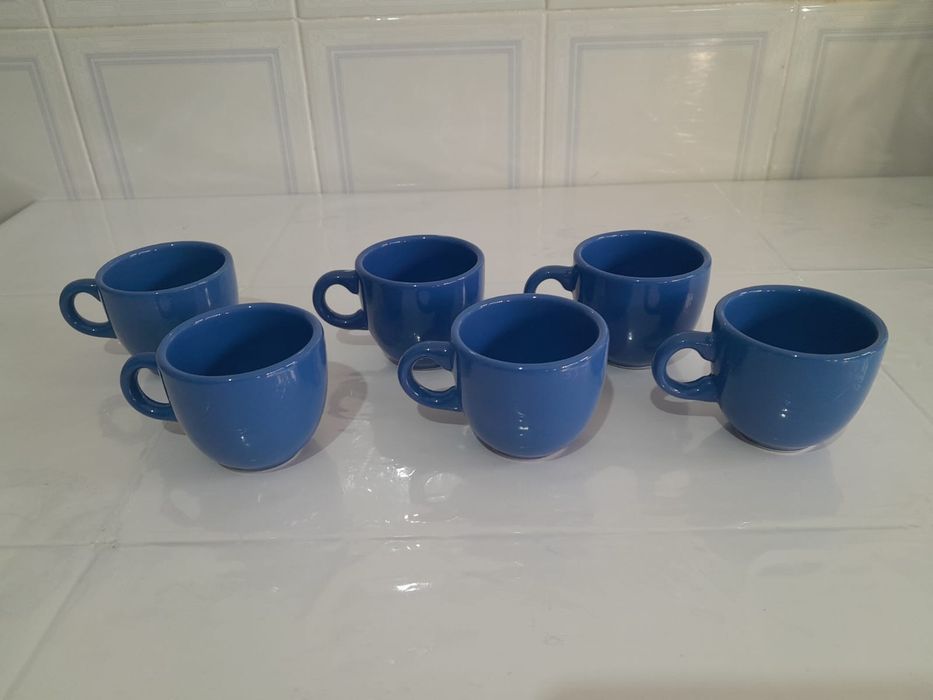 Conjunto de seis chávenas de café em cerâmica azul (made in Itália)