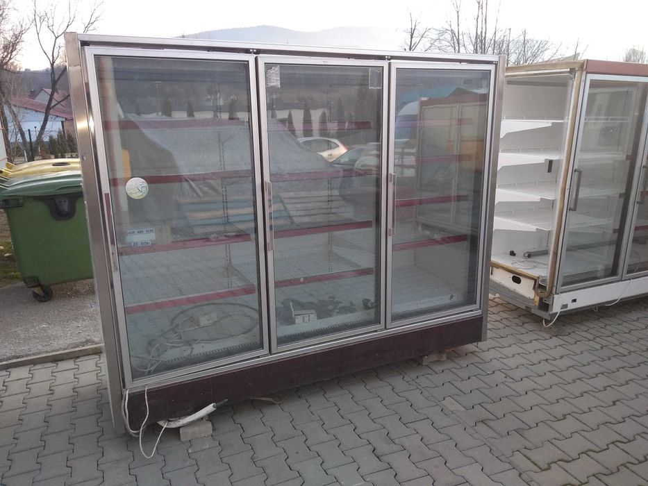 / Szafa chłodnicza na napoje 2,42m - 3 drzwiowa  /