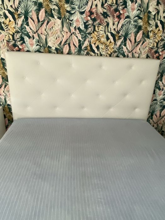 Mobilia de quarto branca
