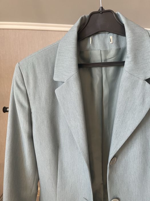 Класичний жіночий  блейзер  блакитного кольору. Розмір М