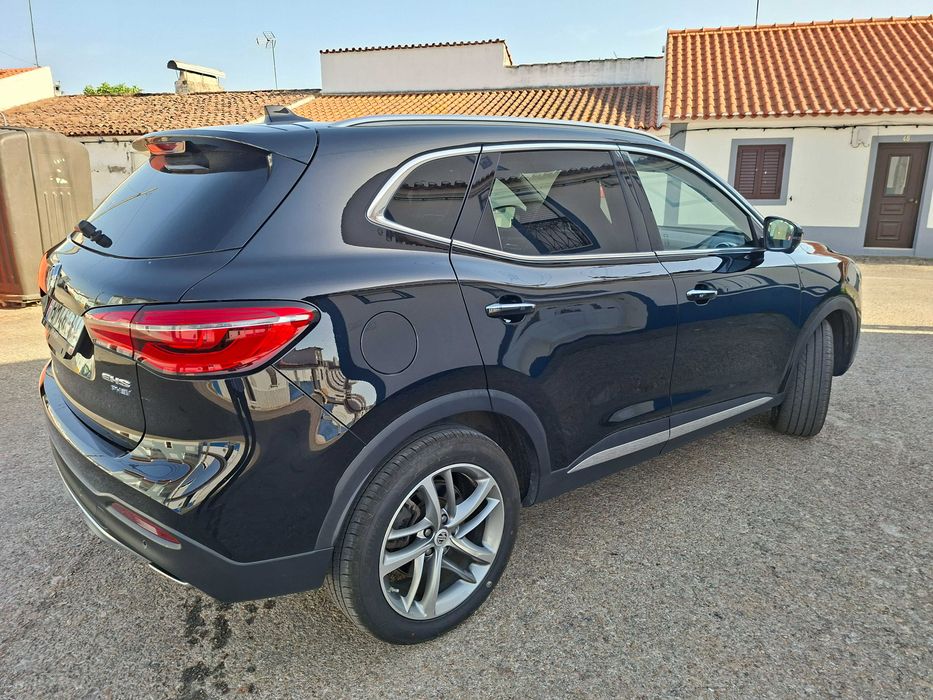 MG EHS luxury Plug In