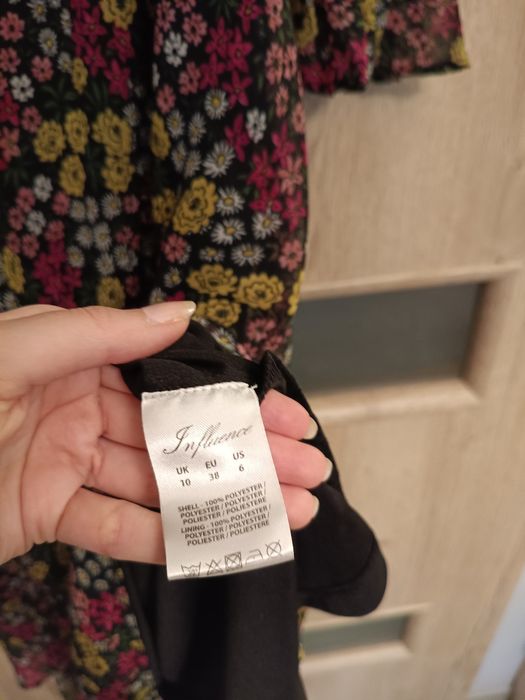 Piękna długa sukienka w kwiaty Influence 38