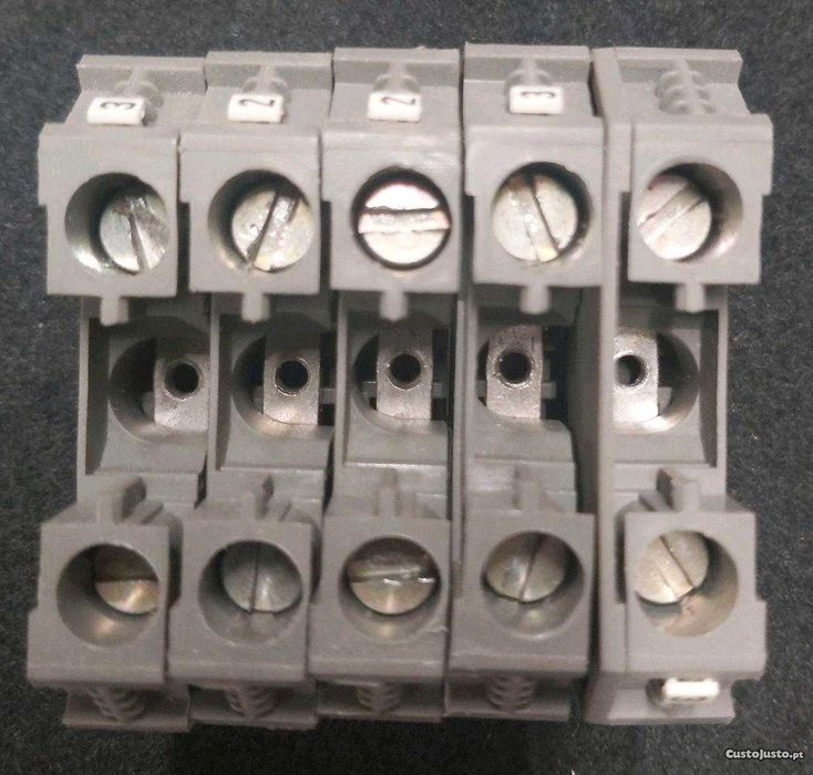 Bornes de ligação cada 0,10