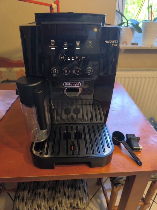 De'Longhi magnifica start nowy