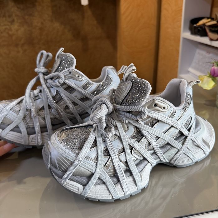 Кросівки зі стразами balenciaga