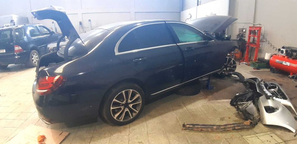 Vendo peças mercedes W213 sinistrado