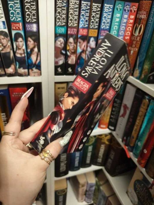 Magia niszczy Ilona Andrews