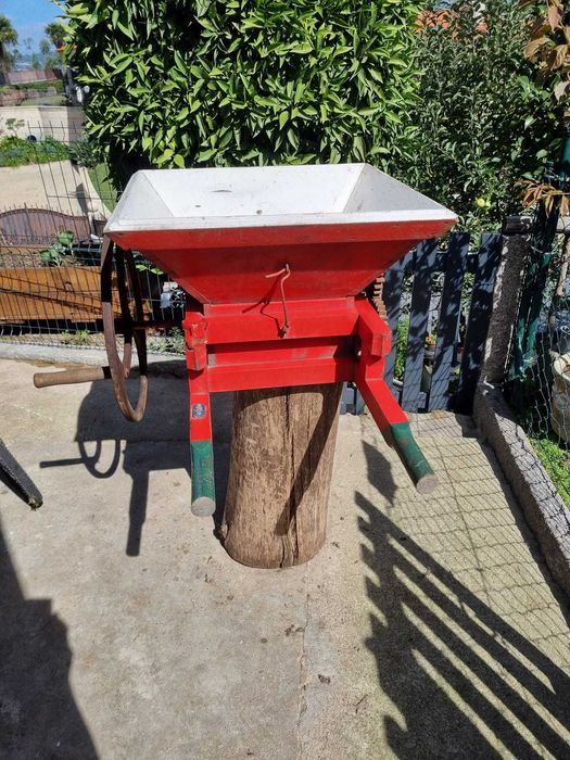 Esmagador de uvas tradicional