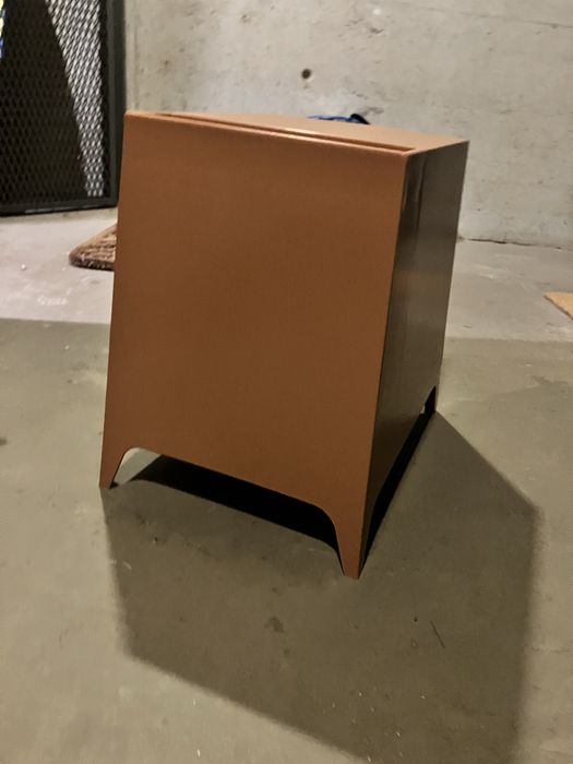 Mesa de cabeceira em PVC da Kinda