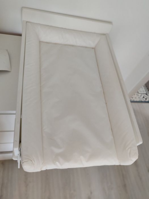 Muda fraldas para cómoda e berços