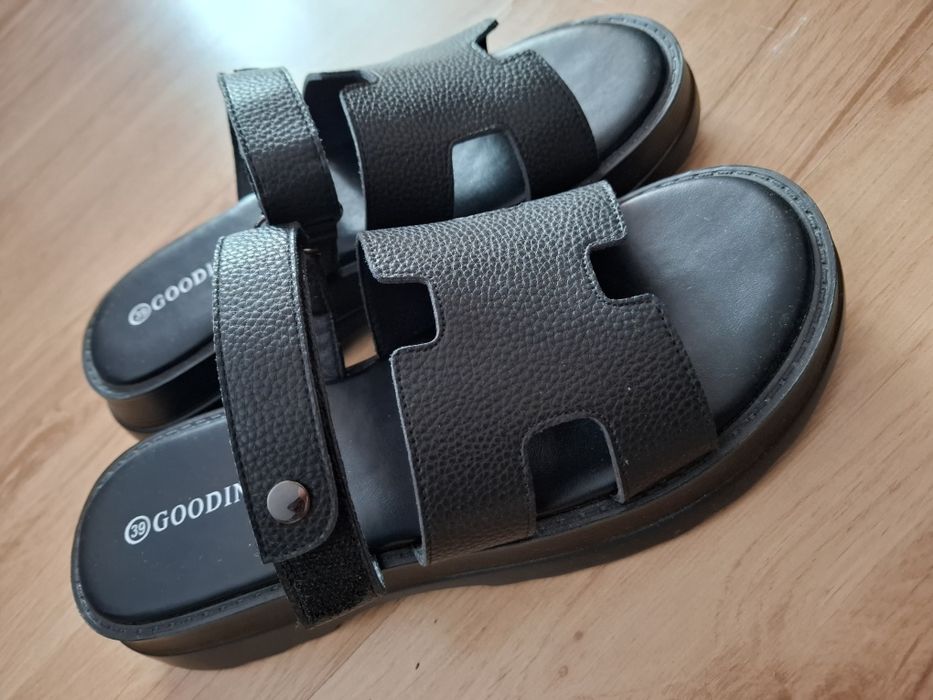 Klapki skórzane czarne