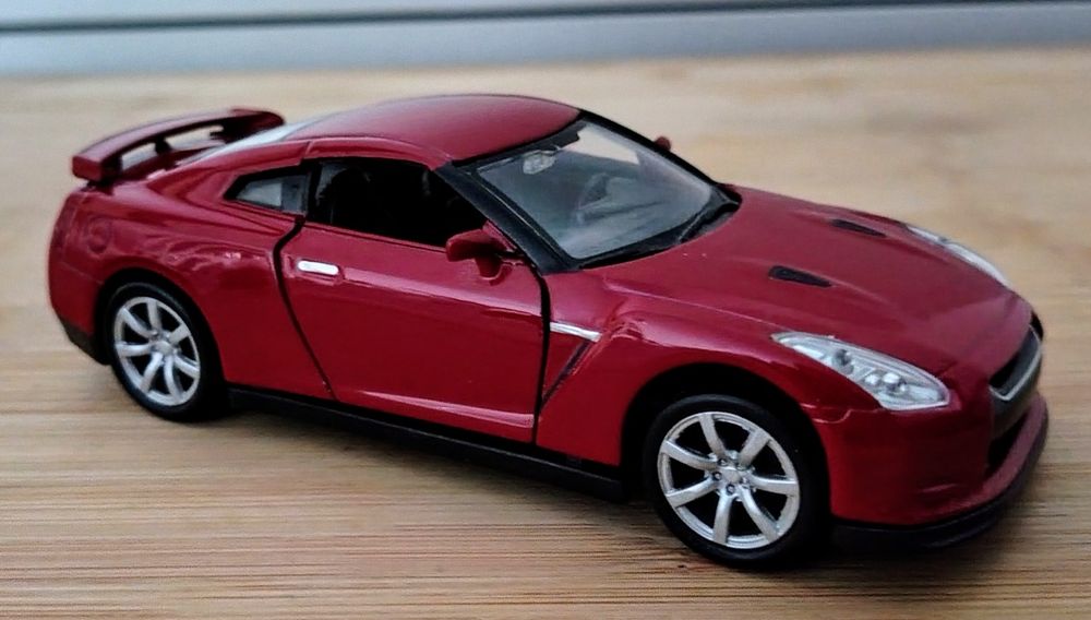 Osiem modeli super samochodów cena za komplet