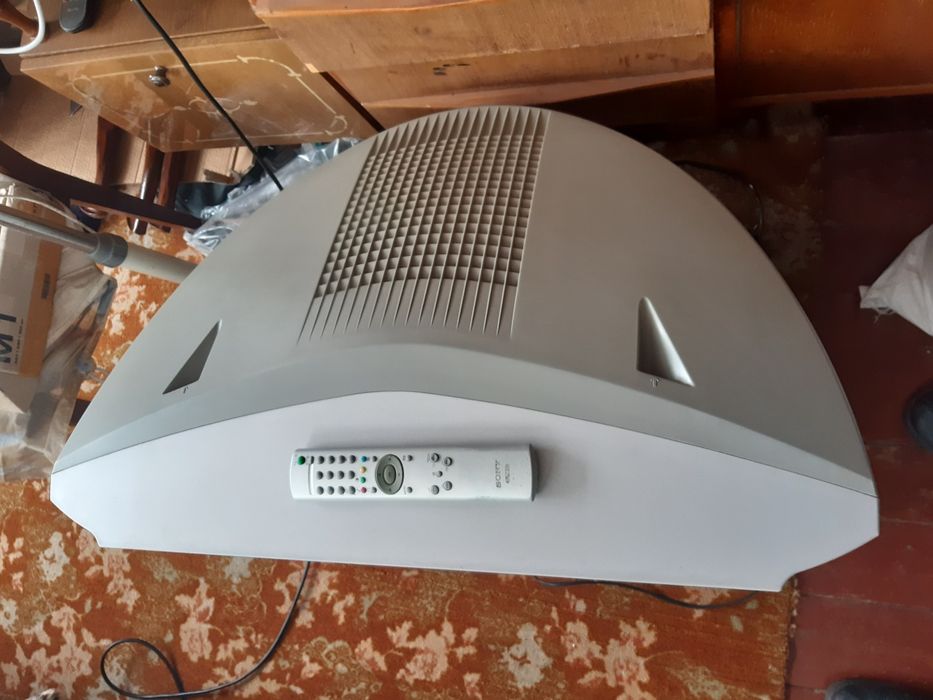 Телевизор Sony Trinitron 29 дюймов.