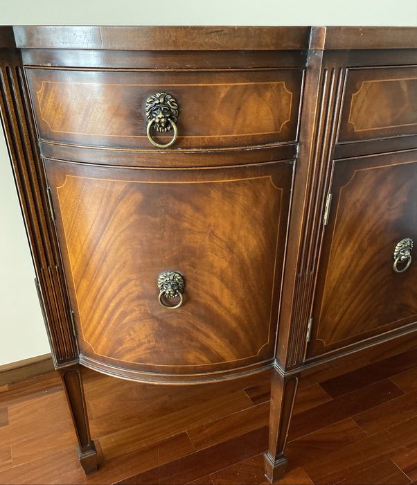 Aparador de estilo neoclassico, Georgiano.