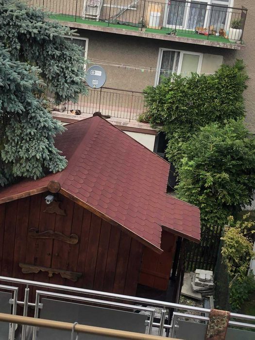 Domek dla dzieci ogrodowy  bardzo duzy i wygodny z balkonem oknami