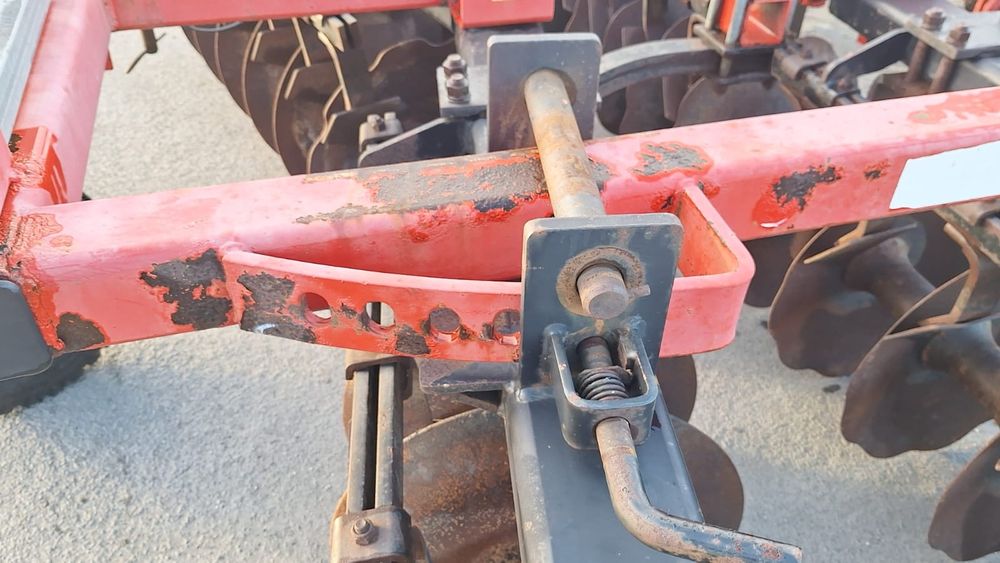 Talerzówka zawieszana 2.8m Quivogne brona