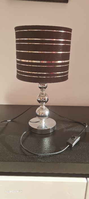 Candeeiro preto e prateado