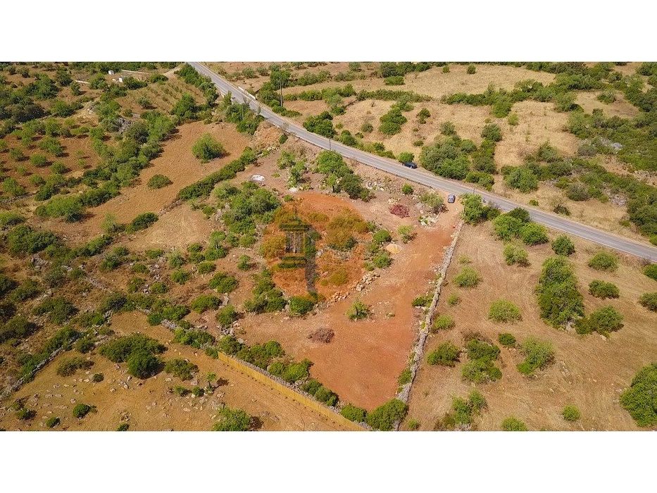 Terreno Rústico com Eletricidade e Furo