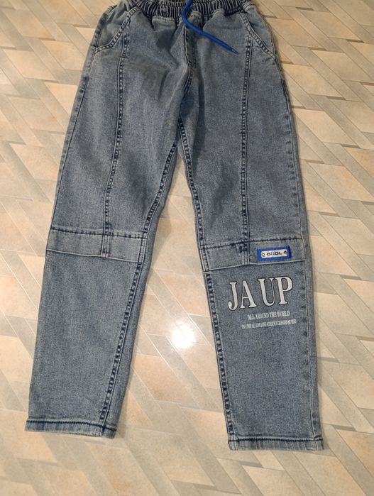 Продам джинсы на мальчика