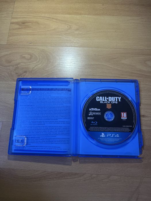 PS4 Slim 500GB + 2 Comandos Originais + Doca + Jogos