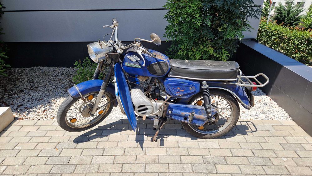 Motas antigas MVM-GP1 e Zundapp