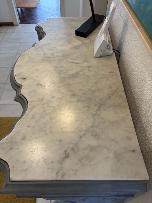 Consola de madeira pintada