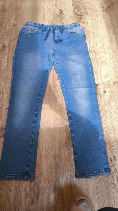 Spodnie jeansowe dziecięce r. 146