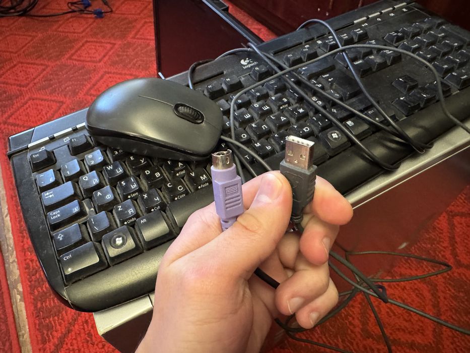 Компʼютер з монітором, мишею, клавіатура