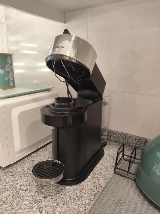 Nespresso Vertuo Next Deluxe em excelente estado!
Café cremoso perfeito. Retirada Alcântara, Lisboa.