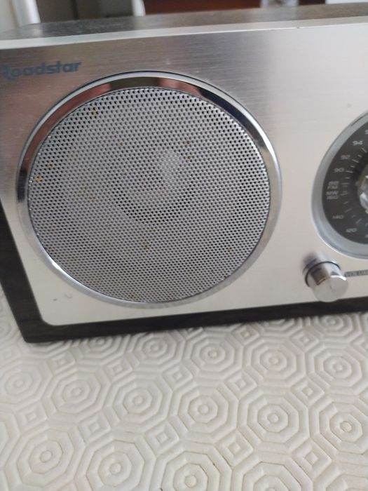 Rádio de mesa "Roadstar" a funcionar a funcionar  como novo