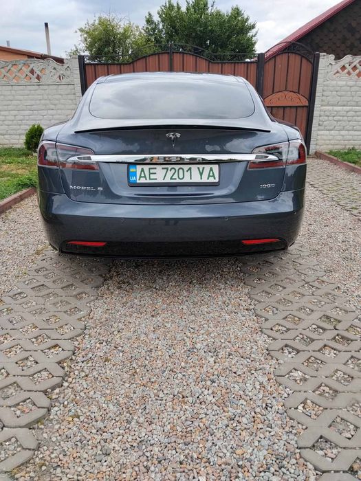 Тесла модел s 18 год . 100D