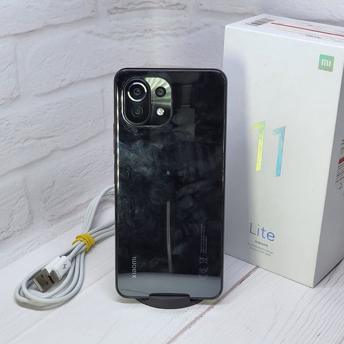 Продам телефон Xiaomi Mi 11 Lite  6+2/128Gb NFC в гарному стані