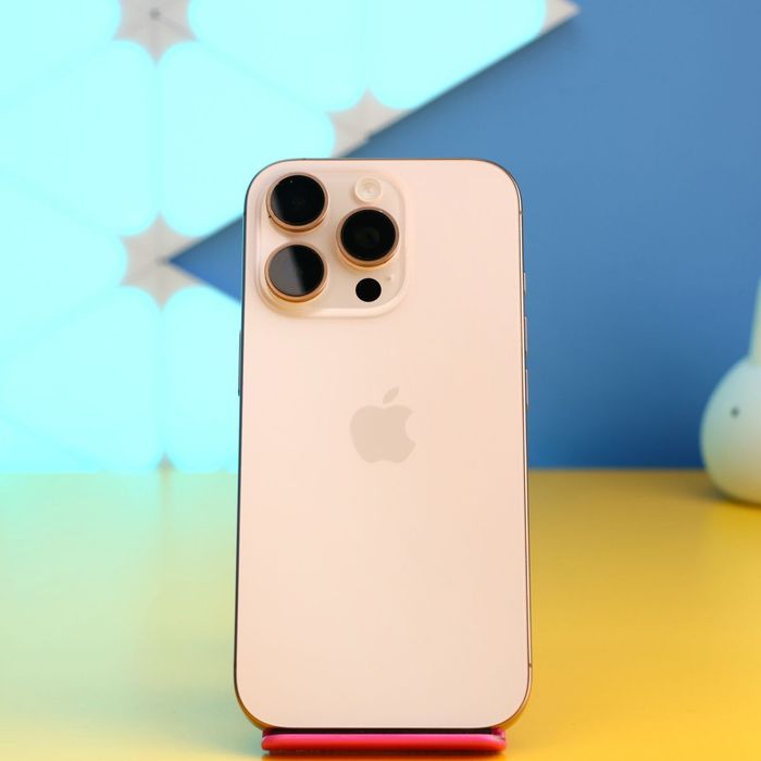 Смартфон Apple iPhone 16 Pro 256GB Desert (180029) Б/У З ГАРАНТІЄЮ