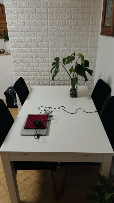 Mesa de jantar +4 cadeiras