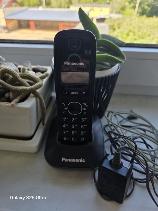 Telefon stacjonarny  panasonic  model  KX-TG. 1611